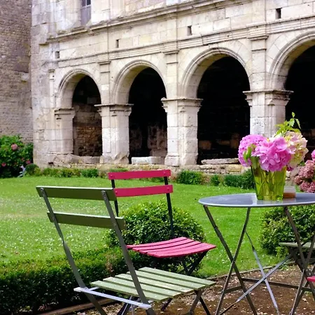 Le Prieure Saint Barthelemy Gæstehus 3*